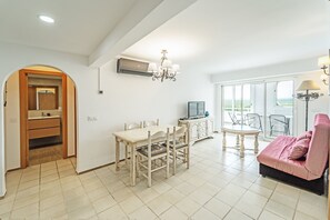 Living area - WELCS APARTAMENTO 152 EMP con vistas al rio (Empuriabrava)