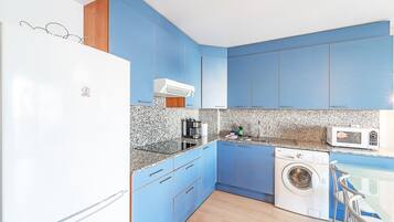 Fridge, microwave, coffee/tea maker, electric kettle