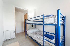 1 Schlafzimmer, Bügeleisen/Bügelbrett, Bettwäsche