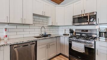 冰箱、微波炉、烤箱、炉灶