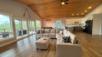 智能电视、壁炉、办公室