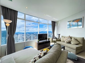 Apartamento clássico, vista para a cidade | Comodidades do quarto