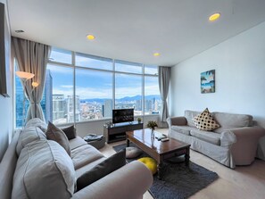 Desk, laptop workspace, soundproofing, iron/ironing board - Vortex Suites KLCC By BlackNest (Kuala Lumpur)