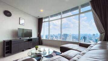 Apartemen Comfort, pemandangan kota | Area keluarga | Televisi layar datar 30-inci dengan saluran TV digital