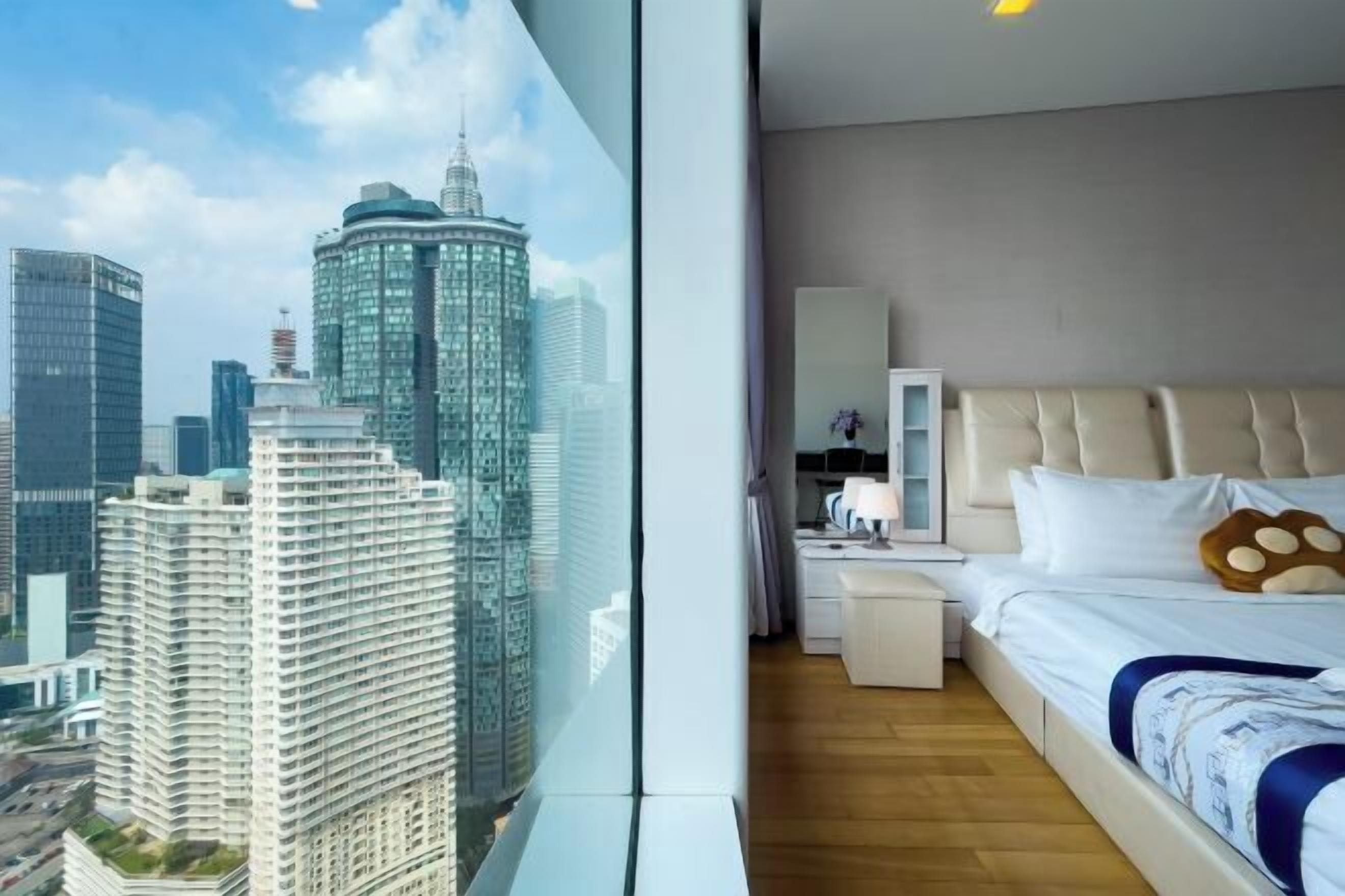 Työpöytä, kannettavalle tietokoneelle sopiva työtila, äänieristys