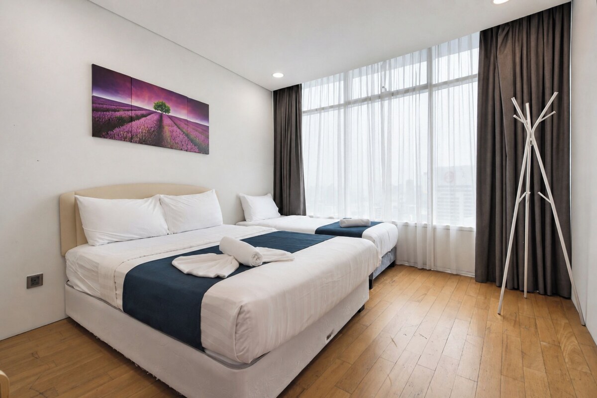 Apartamento económico, vistas a la ciudad | Escritorio y espacio para trabajar con un portátil