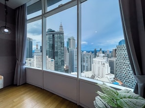 Apartamento familiar, vistas a la ciudad | Servicio de la habitación