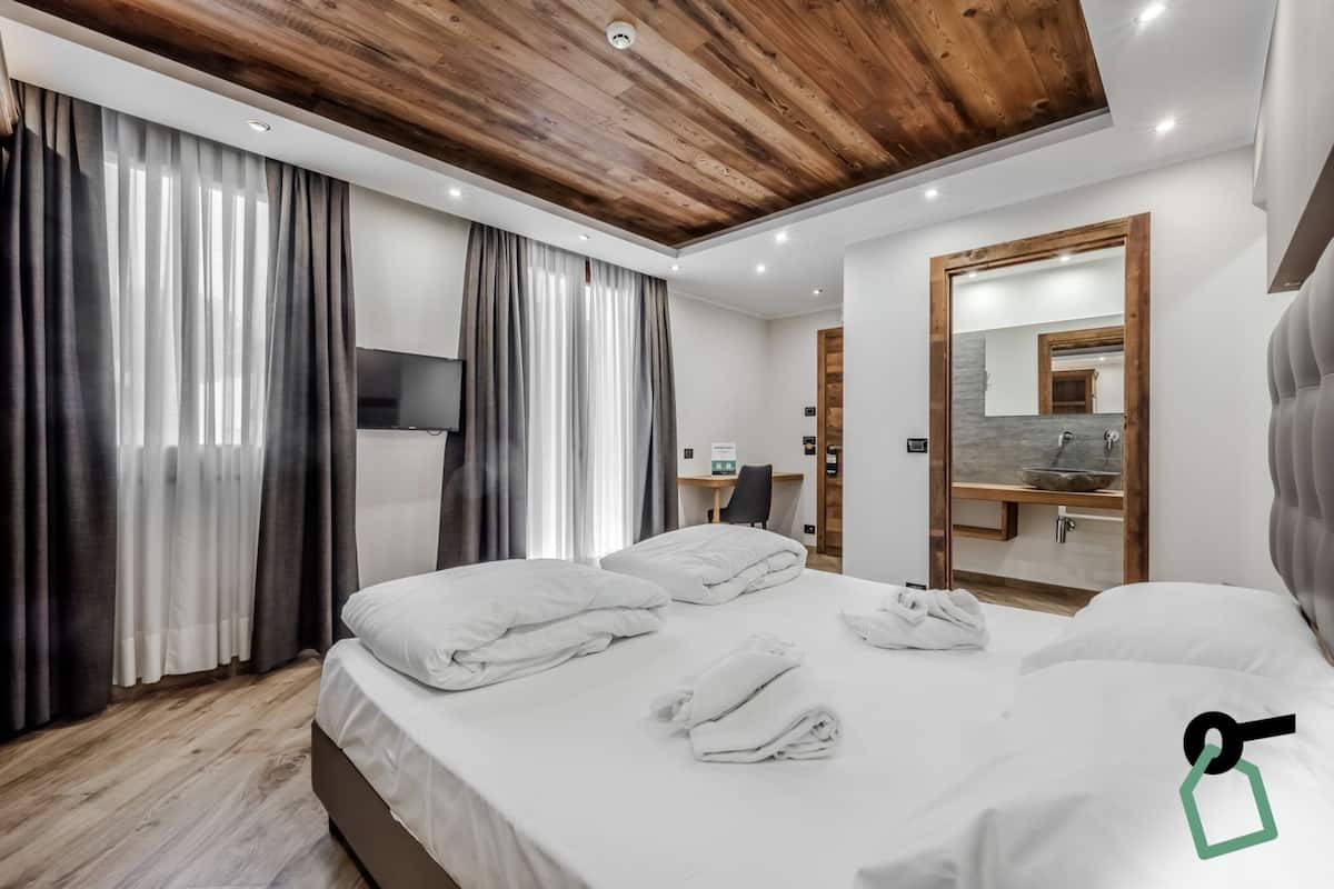 In-room safe, desk, free WiFi, bed sheets
