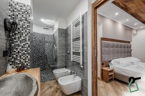 Comfort Quadruple Room | Bathroom | Hair dryer, bidet, towels - Hotiday Room Collection - Sauze Assietta (Sauze d'Oulx)