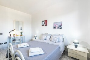 Standard Apartment, Multiple Bedrooms (Happy Grey House) | 2 bedrooms, iron/ironing board, WiFi, bed sheets - Happy Grey House (Alghero)