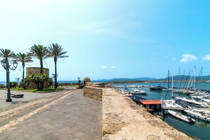 Marina - Happy Grey House (Alghero)