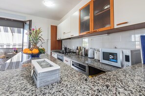 Fridge, microwave, oven, stovetop - Happy Grey House (Alghero)