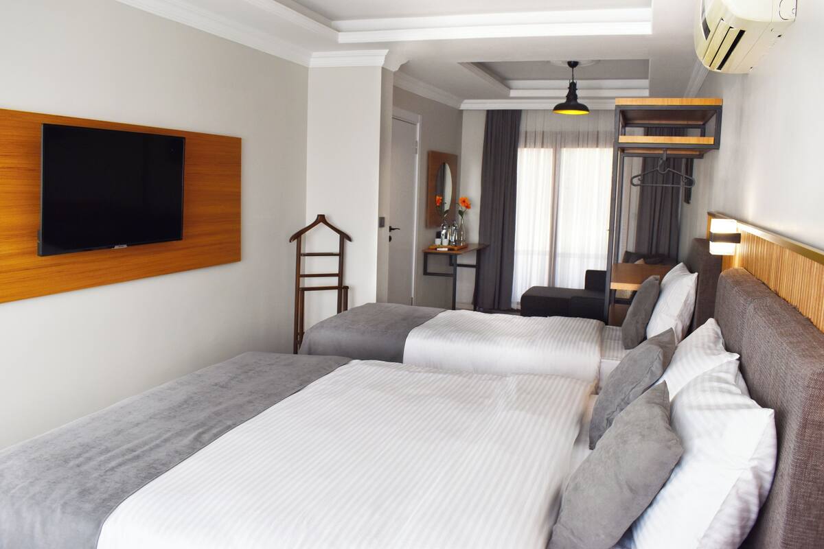 Terrace Room | Sengetøy av topp kvalitet, minibar, skrivebord og lydisolert