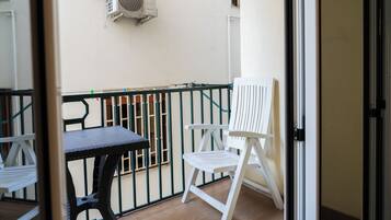 Suite estudio Deluxe, vista al patio | Terraza o patio