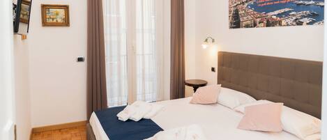 Deluxe Room | In-room safe, individually decorated, individually furnished, desk