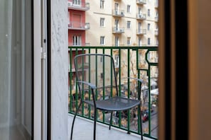 Deluxe kamer | Een kluis op de kamer, individueel gedecoreerd, individueel gemeubileerd