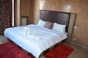5 bedrooms, free WiFi, bed sheets