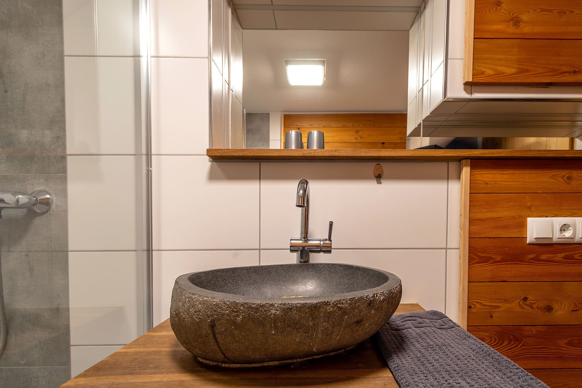Douche, savon, papier toilette