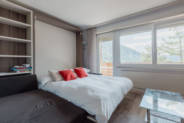 2 slaapkamers, een strijkplank/strijkijzer, gratis wifi, beddengoed