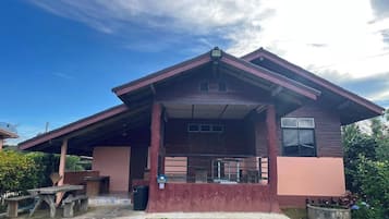 Standard House, 3 Bedrooms, Private Bathroom, Mountain View | Blackout drapes, free WiFi