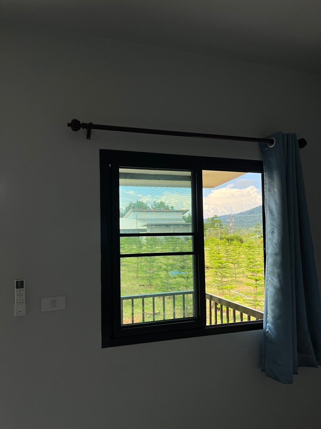 Blackout curtains, free WiFi