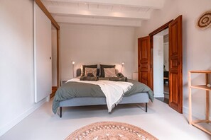 3 slaapkamers, een strijkplank/strijkijzer, gratis wifi, beddengoed