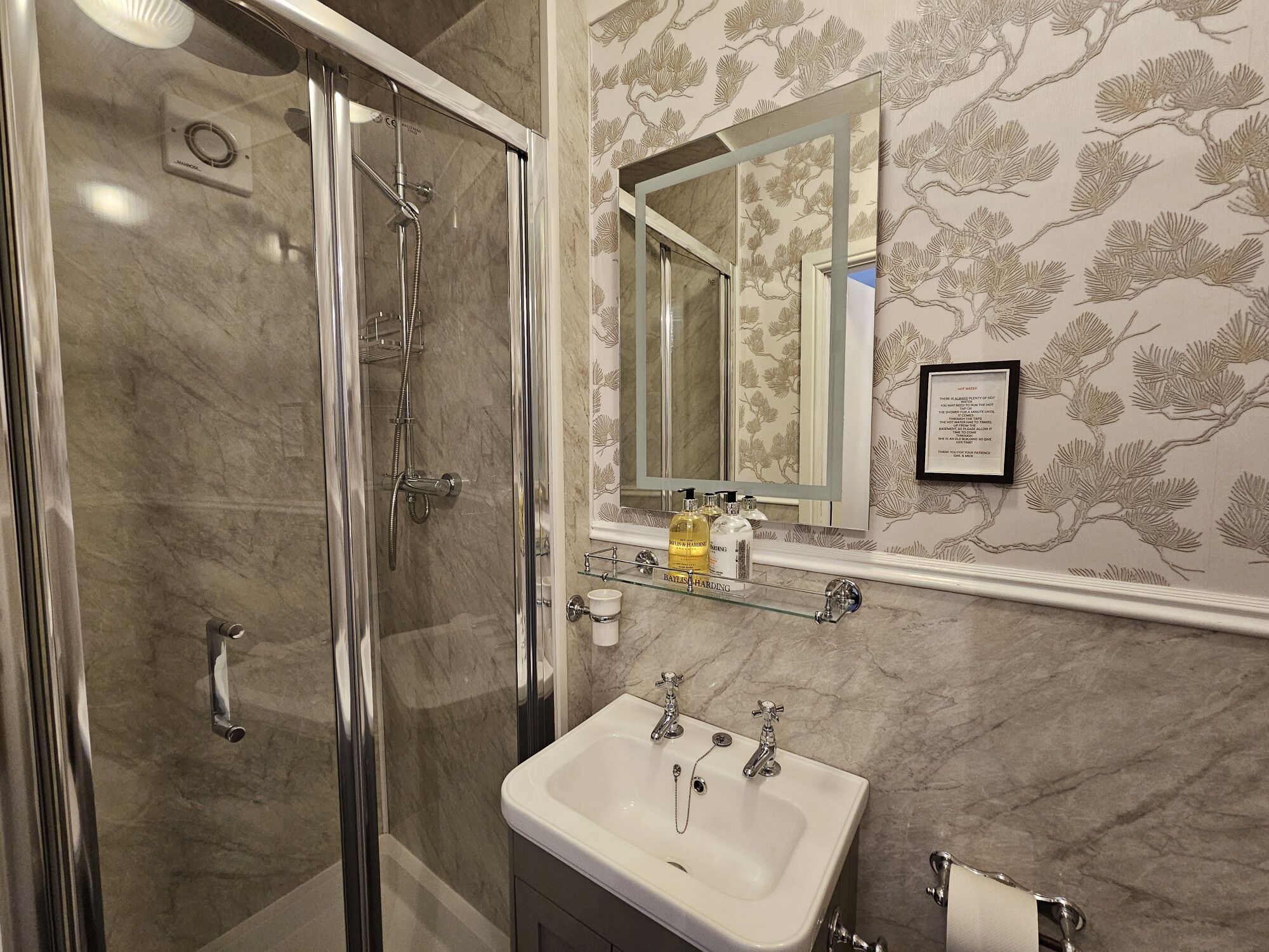 Standard Double Room | Bathroom