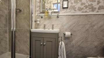 Standard Double Room | Bathroom