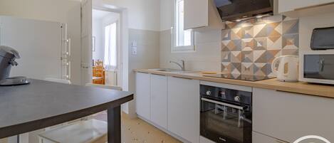 Réfrigérateur, four, lave-vaisselle