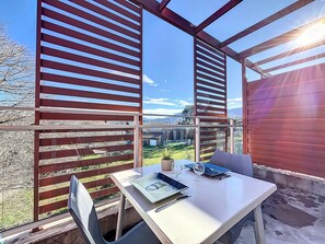 Dining - Cozy 1-Bedroom Apartment with Pool, Terrace & Elevator in Argelès-sur-Mer, Sleeps 4 (Argelès-sur-Mer)