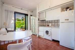 Dining - GuestHost - Casa Esmeralda near the Sea with Patio! (Cannigione)