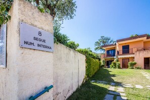 Exterior - GuestHost - Casa Esmeralda near the Sea with Patio! (Cannigione)