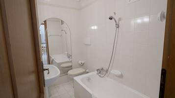 Dusche, Haartrockner, Bidet