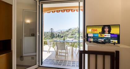 GuestHost - Into the Green! Bordighera Garden House x6