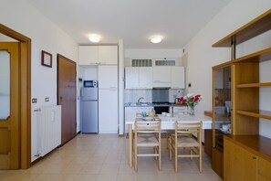 Micro-ondes, four, plaque de cuisson