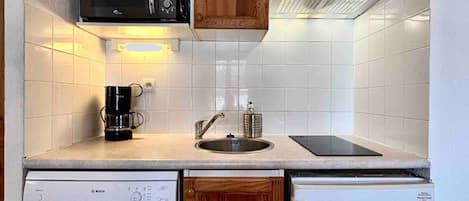 Kühlschrank, Mikrowelle, Geschirrspüler