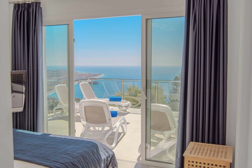 La Casita Nueva with private heated pool and jacuzzi