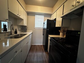 Refrigerador, microondas, horno, placa de cocina