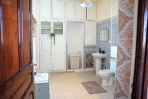 Handtücher, Seife, Toilettenpapier