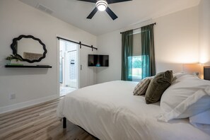 3 soverom, skrivebord, strykejern/-brett og wi-fi