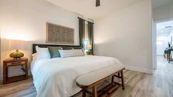 3 bedrooms, desk, iron/ironing board, WiFi