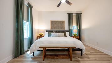 3 Schlafzimmer, Schreibtisch, Bügeleisen/Bügelbrett, WLAN