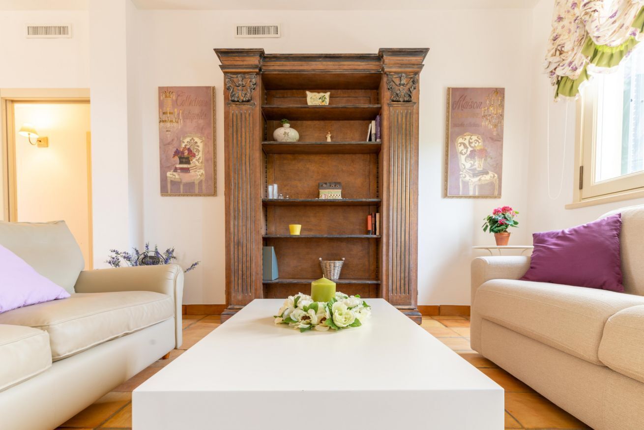Guesthost - Magnificent Villa With Pool, Bright And With Large Outdoor Spaces, Located In A Quiet Residential Area Between Torre A Mare And Noicattaro. Iit Comfortably Accommodates Up To 8 People And Is Furnished With Refined Taste. Perfect For Those Loo - Bari