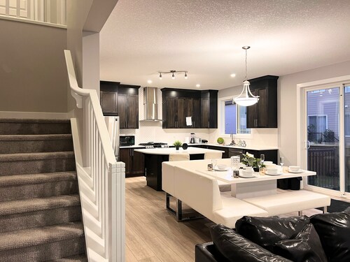  Flowealth Property Luxury Villa 6BR Sleeps 17 Near Lake Netflix TV Wifi