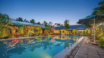 Outdoor pool, pool umbrellas, sun loungers