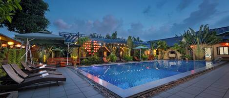 15 outdoor pools, pool umbrellas, pool loungers