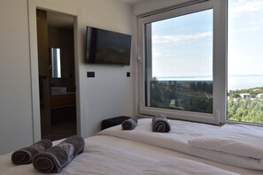 3 bedrooms, in-room safe, desk, soundproofing