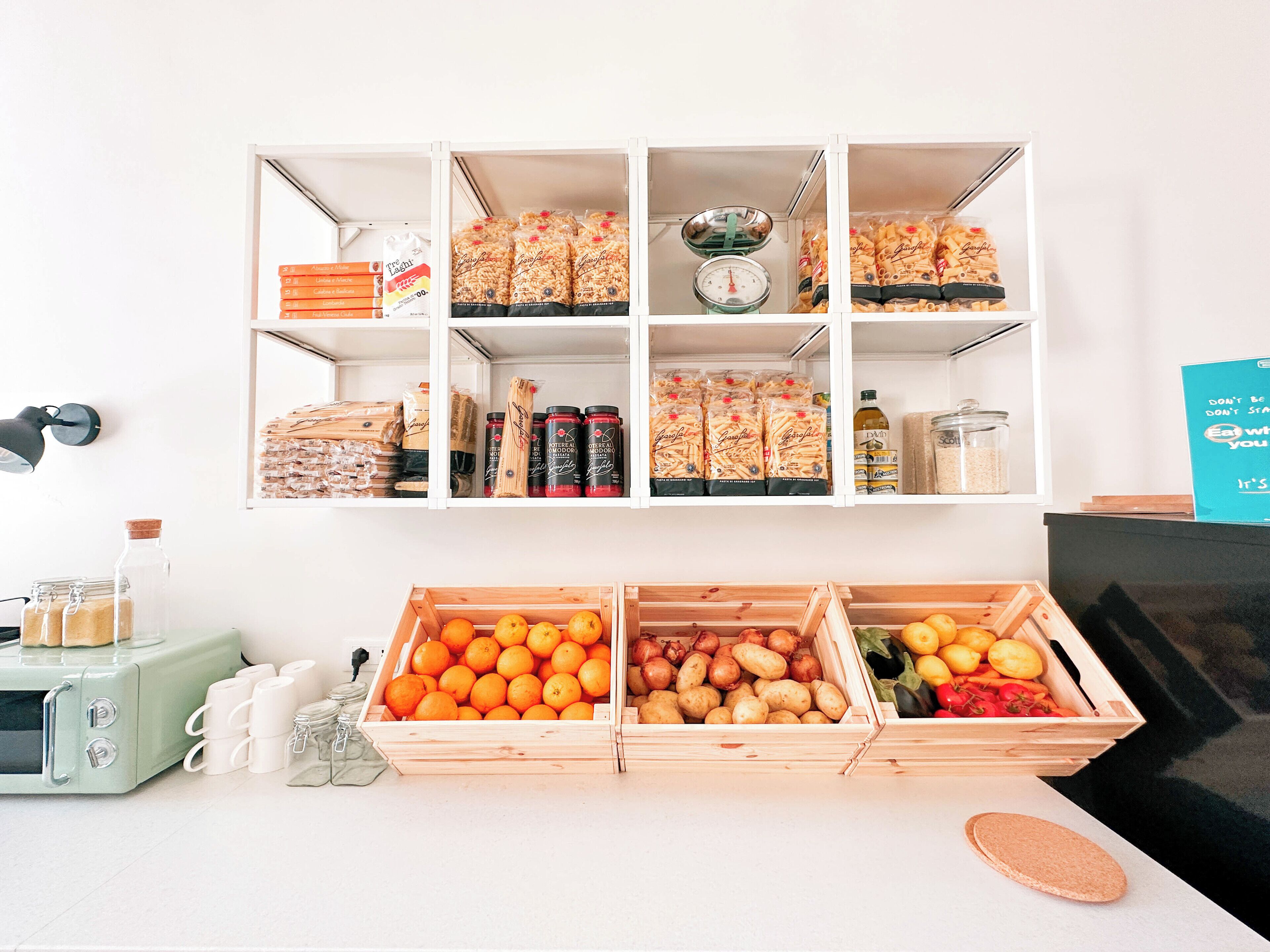 Daily continental breakfast (EUR 9.90 per person)