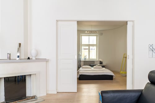 Stunning Downtown Retreat