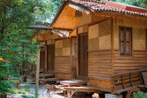 أسرّة بطبقة علوية مريحة ومكتب وتجهيزات عازلة للصوت وواي فاي مجانًا